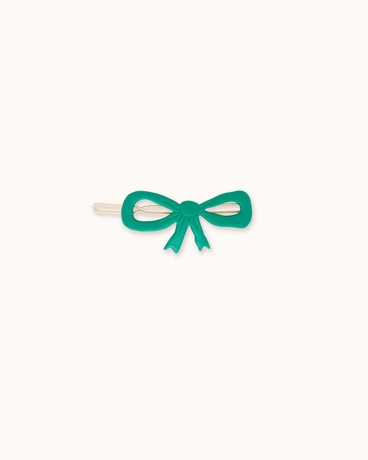 Tiny Cottons' bow big clip in emerald features a gold base, making it an elegant accessory that adds sophistication to any hairstyle.