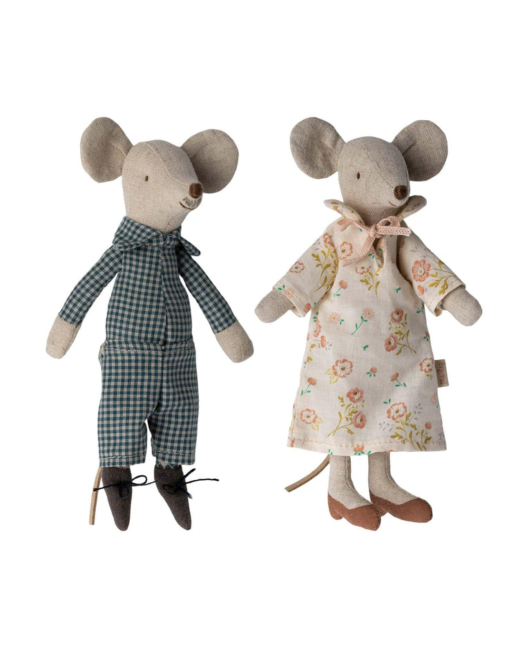 Little maileg play grandma + grandpa mice in cigarbox