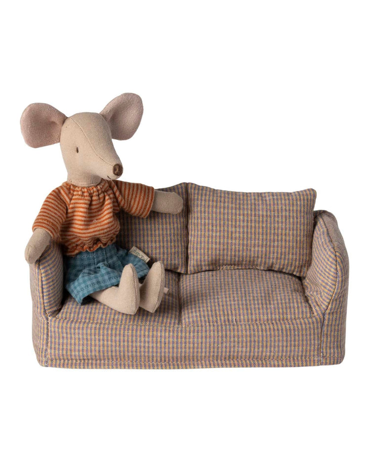 Little maileg play mouse couch