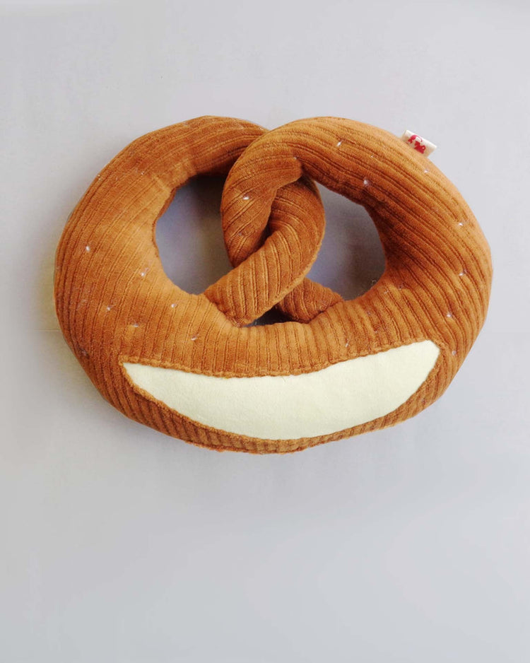 Little normadot play brezel pillow